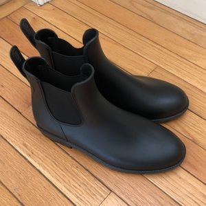 Old navy women’s rain boots size 10. Brand new, never worn